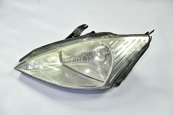 Ford Çıkma Yedek Focus 1 Sol Far  Orijinal, Sağlam ve Güvenilir Parça